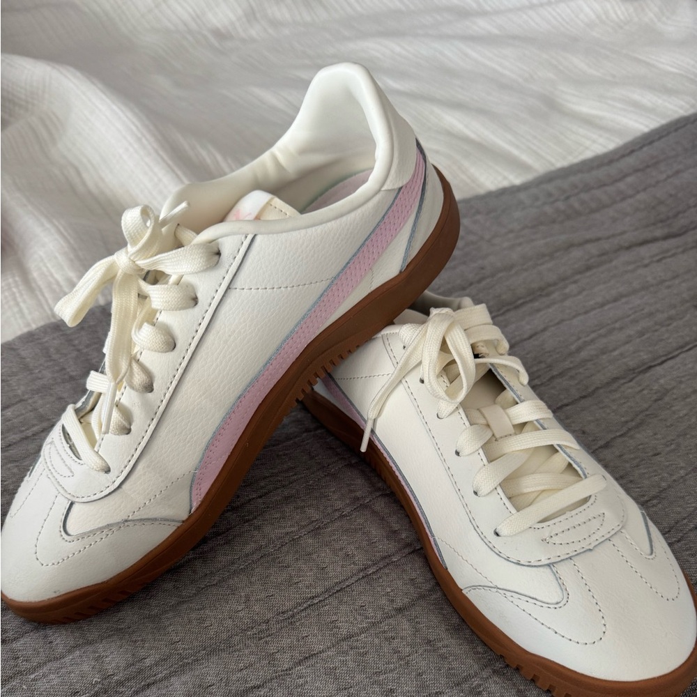 Puma 5v5 size 10.  Worn once and in excellent condition